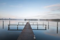 Германия, Берлин, озеро Тегель, пир по утрам — стоковое фото