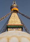 Nepal, Kathmandu, Bodnath, Stupa sanctuary with prayer flags — Stock Photo