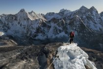 Male mountaineer at Ama Dablam South West Ridge — Stock Photo