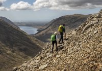 Inghilterra, Cumbria, Lake District, Wasdale Valley, Great Gable, scalatori — Foto stock