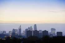 Reino Unido, Londres, horizonte a la luz de la mañana - foto de stock