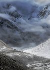 Nepal, Annapurna, Thorong La, sentiero sotto le nuvole — Foto stock