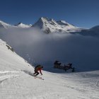 Italy, Adamello, Rifugio Mandrone, Cima Presanella, skier — Stock Photo