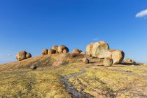 Africa, Zimbabwe, Parco nazionale di Matobo, Formazione rocciosa con tomba di Cecil Rhodes — Foto stock