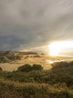 Malerischer Blick auf den Strand in der Dämmerung, Ribadeo, Spanien — Stockfoto