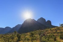 Africa, Sud Africa, Parco nazionale di Marakele, catena montuosa del Waterberg contro il sole — Foto stock