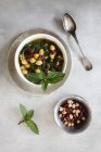Арабська шпинат суп з горох, квасоля і сочевиця Червона — стокове фото