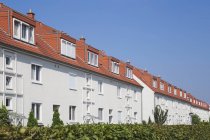 Alemania, Colonia Widdersdorf, casas adosadas multifamiliares - foto de stock