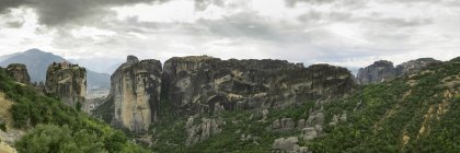 Monastères des Météores au sommet des tours rocheuses, Grèce — Photo de stock