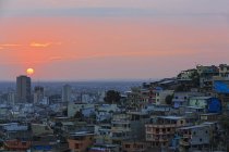 South America, Ecuador, Guayas Province, Guayaquil cityscape at sunset — Stock Photo