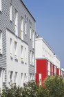 Alemania, Colonia Widdersdorf, fachadas de casas modernas multifamiliares - foto de stock