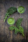 Two glasses of kale smoothie — Stock Photo