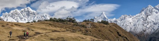 Nepal, Khumbu, Everest Region, Namche Basar, Blick ins Khumbu Tal mit Everest und ama dablam — Stockfoto