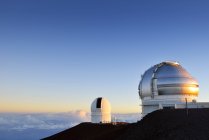 USA, Hawaii, Big Island, Mauna Kea, view to observatories at morning light — Stock Photo