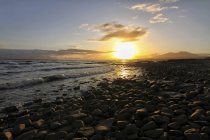 Royaume-Uni, Écosse, île de Skye, lever de soleil sur la côte — Photo de stock