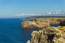 Португалія, Sagres, Cabo де Сан-Вісенте, скелястий берег і океан — стокове фото