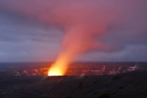 USA, Hawaii, große Insel, Vulkane Nationalpark, Kilauea Caldera mit Vulkanausbruch von Halemaumau — Stockfoto