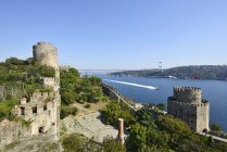 Turquie, Istanbul, Fatih Sultan Mehmet Pont et forteresse — Photo de stock