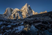 Nepal, Khumbu, región del Everest, Arakam Tse al atardecer - foto de stock