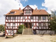 Alemanha, Hesse, Schlitz. Frente de uma casa de meia-madeira — Fotografia de Stock
