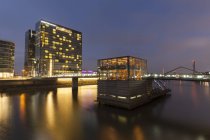 Germany, Duesseldorf, media harbor, Hyatt Regency Hotel at dusk — Stock Photo