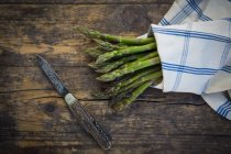 Green asparagus wrapped in kitchen towel — Stock Photo