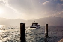 Lago di Garda, traghetto Malcesine al tramonto — Foto stock