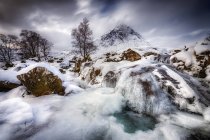 Великобритания, Шотландия, Хайленд, Буахайль Этив Мор, замороженный водопад — стоковое фото