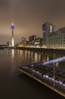 Німеччина, Дюссельдорф, медіа гавань вночі — стокове фото