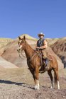 Stati Uniti, Wyoming, Big Horn Mountains, cowboy sul suo cavallo — Foto stock