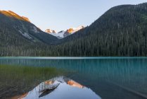 Canadá, Colúmbia Britânica, Joffre Lakes Provincial Park, Lower Joffre Lake — Fotografia de Stock