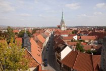 Germany, Thuringia, Muehlhausen, cityscape with St Mary Church over the red rooftops — Stock Photo