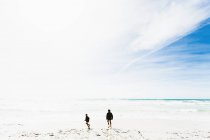 Portugal, Algarve, Two young walking boys on beach — Stock Photo
