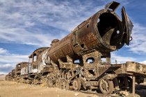 Vista a relitto di vapore enginge al cimitero treno, Bolivia, deserto di Atacama, Uyuini — Foto stock