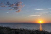 Allemagne, Schleswig-Holstein, Sylt, Wenningstedt, Mer du Nord, coucher du soleil — Photo de stock
