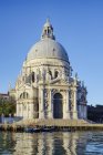 Italy, Venice, Basilica di Santa Maria della Salute against water — Stock Photo
