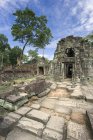 Cambogia, Siem Reap, Angkor Wat, veduta dell'antico tempio durante il giorno — Foto stock