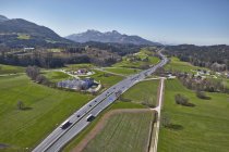 Germania, Baviera, Veduta aerea dell'autostrada A8, uscita per Bernau durante il giorno — Foto stock