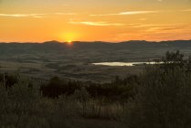 Italy, Montescudaio, rolling landscape at twilight — Stock Photo