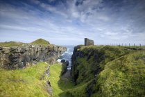 Regno Unito, Scozia, Wick, Castello di Old Wick sulla costa del Mare del Nord — Foto stock