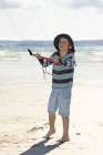 Boy learning to navigate kite — Stock Photo