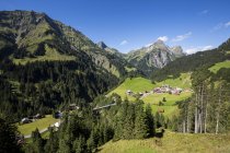 Vista de Hochtannberg Mountain Pass perto de Schroecken durante o dia, Vorarlberg, Áustria — Fotografia de Stock