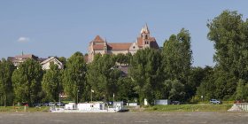 Germany, Baden-Wuerttemberg, Breisach, Upper Rhine river, View to Breisach Minster — Stock Photo
