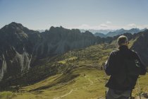 Austria, Tirolo, Tannheimer Tal, escursioni uomo maturo — Foto stock