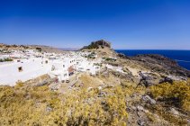 Vista para Acrópole de Lindos durante o dia, Lindos, Rodes, Ilhas Egeu, Grécia — Fotografia de Stock