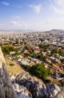 Vue panoramique du paysage urbain avec le mont Lycabettus de jour, Athènes, Grèce — Photo de stock