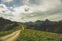 Austria, Tyrol, Tannheimer Tal, hiking trail in mountainscape — Stock Photo