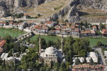 Turchia, regione del Mar Nero, Amasya, Moschea del Sultano Beyazit sul fiume Yesilirmak — Foto stock