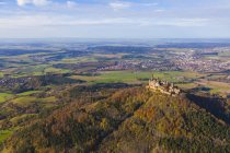 Alemania, Baden-Wuerttemberg, vista aérea del castillo de Hohenzollern - foto de stock