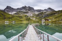 Тірольський Альп, озеро Zuersersee, Австрії, Форарльберг, дерев'яні boardwalk — стокове фото